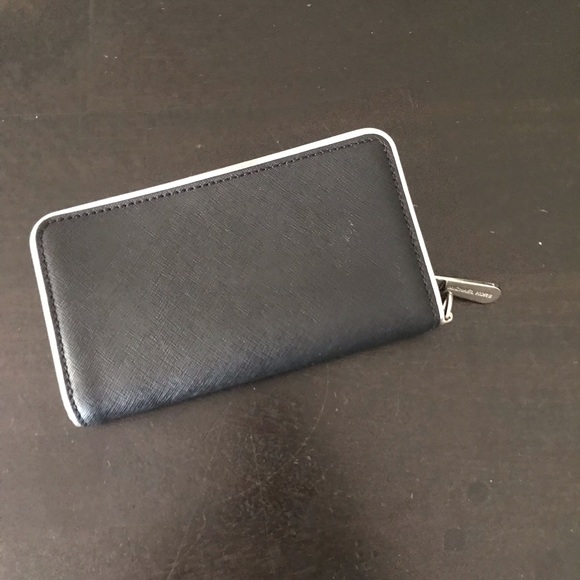 Michael Kors Black wallet. - Picture 2 of 3